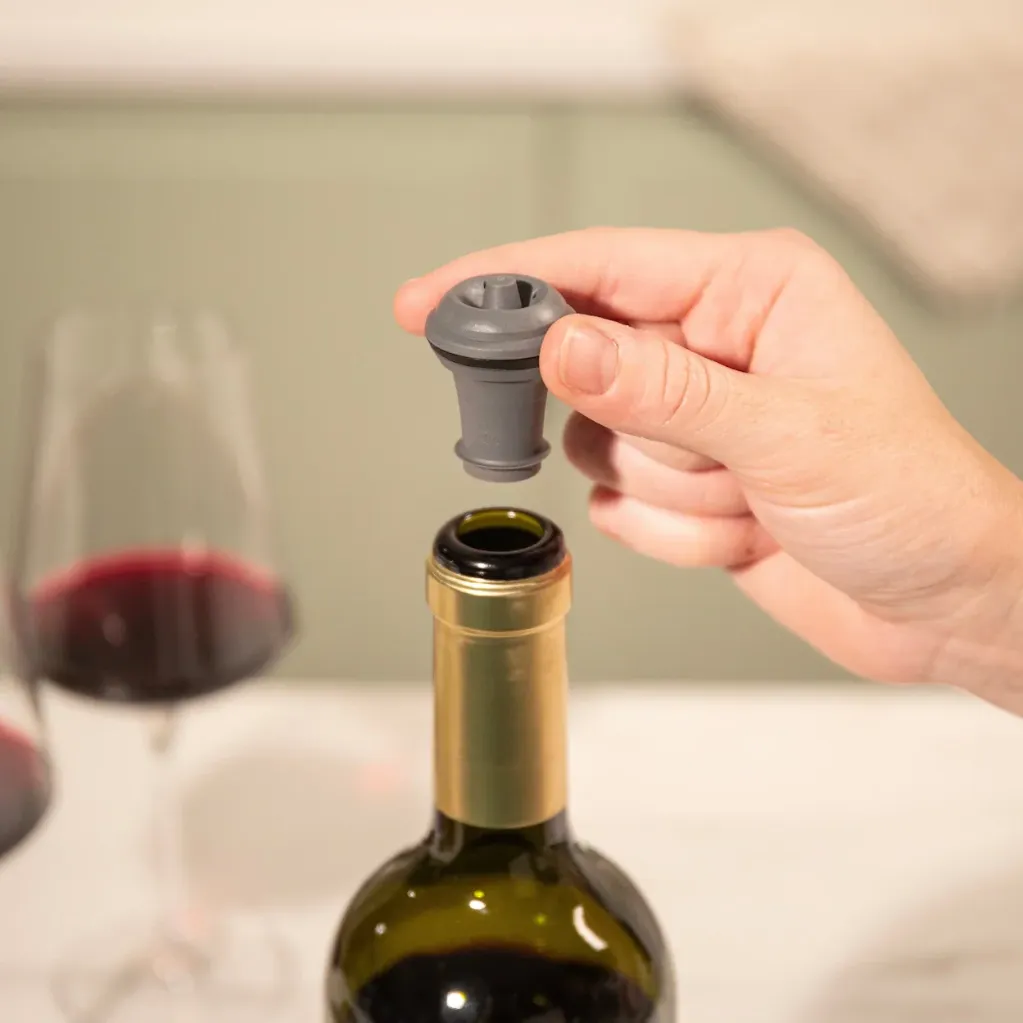 92004606_ElectricWineSaver_bottlestopper.webp