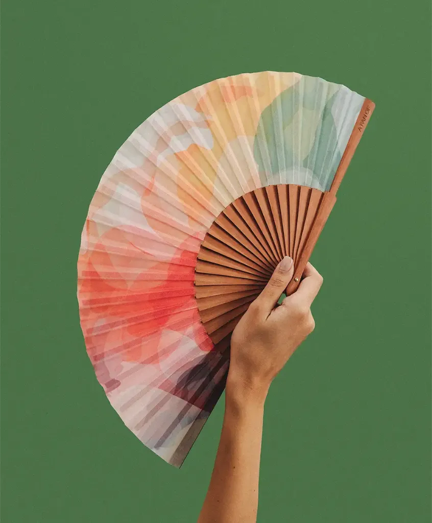 a-fan-of-abanico-eventail-fcolorharmony-craftsmanship.webp