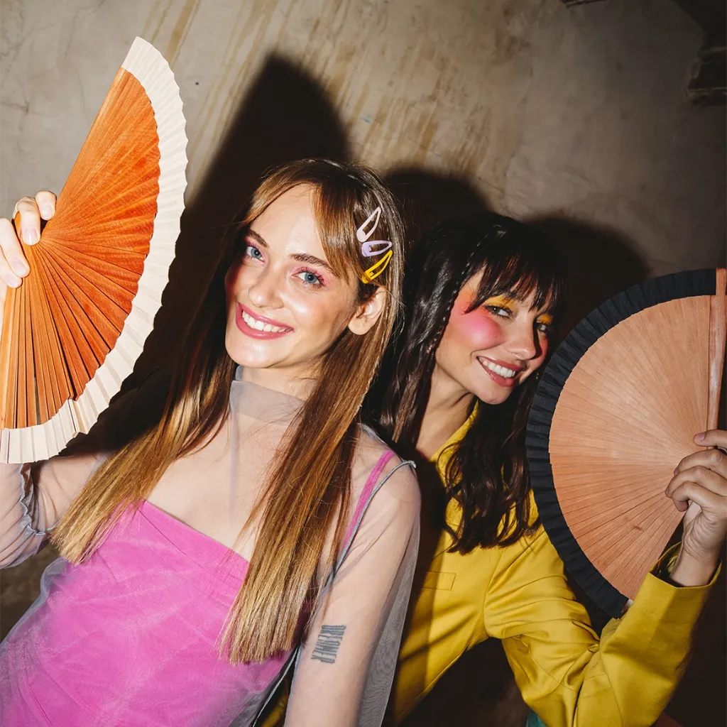abanicos-a-fan-of-neutros-madera.webp