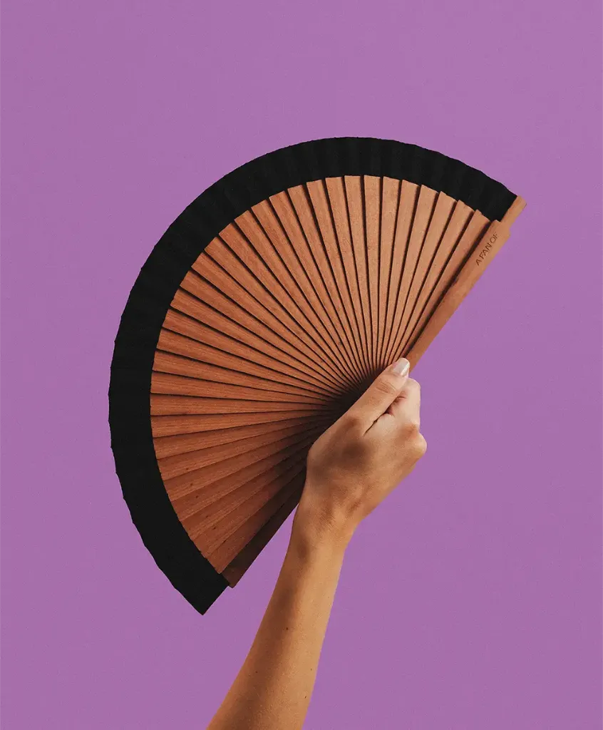 a-fan-of-abanico-eventail-wood-black-craftsmanship-1.webp