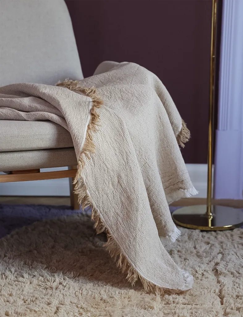 5740012101375 - 50006 - Daisy throw - Camel 2.webp