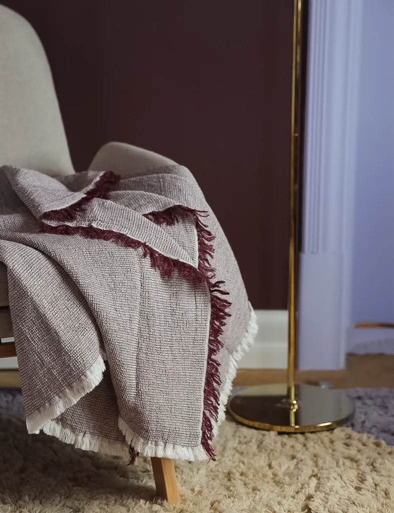 5740012101405 - 50006 - Daisy throw - Light Plum 2.webp