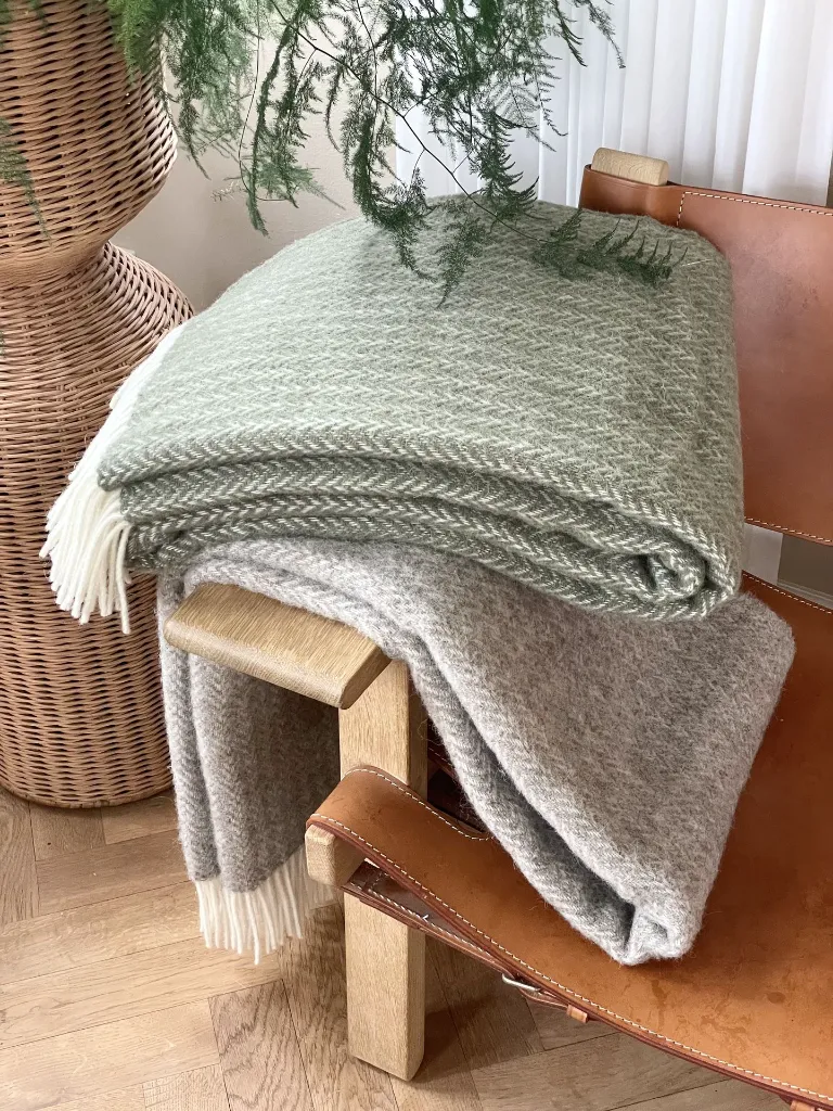 5740012103072 - 75000 - Hope Throw - Beige3.webp