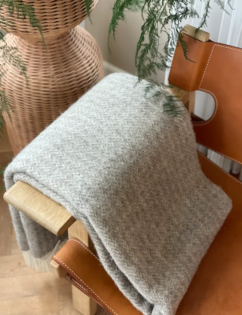 5740012103072 - 75000 - Hope Throw - Beige2.webp