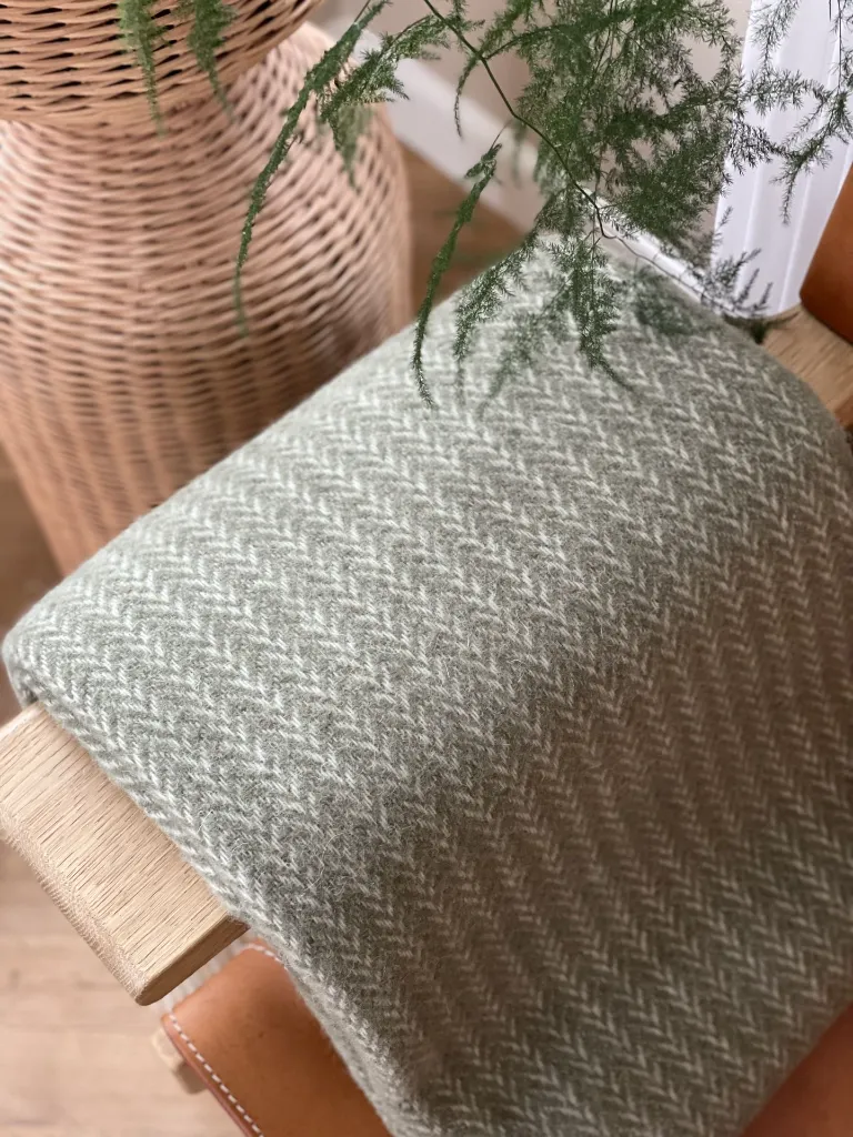 5740012103157 - 75000 - Hope Throw - Bottle green2.webp