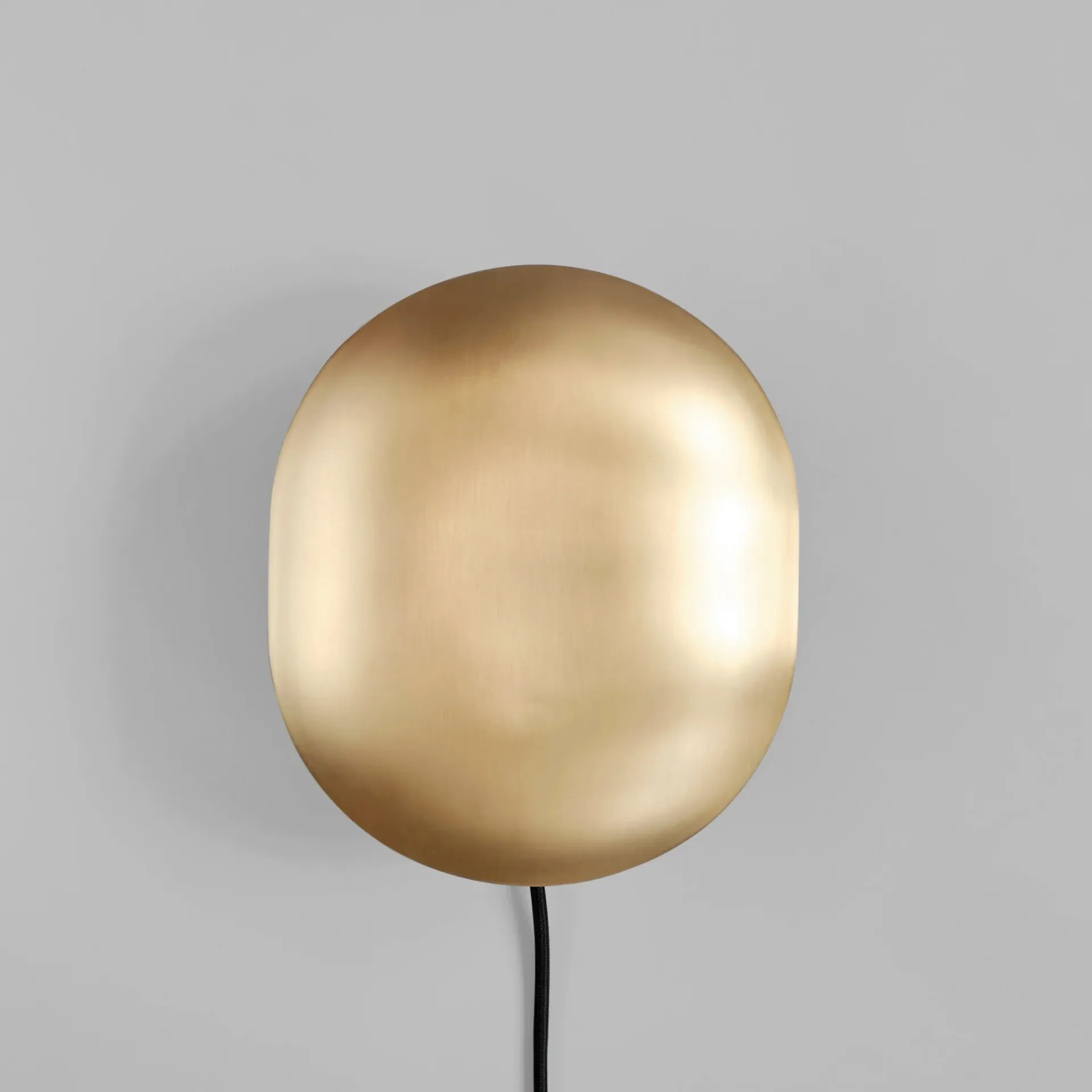 [0100006] Clam Wall Lamp - Brass - Plated Metal / Brass